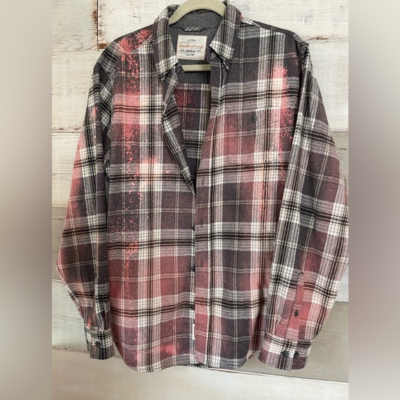 Distressed Guns & Roses logo flannel! - Picture 3 of 3